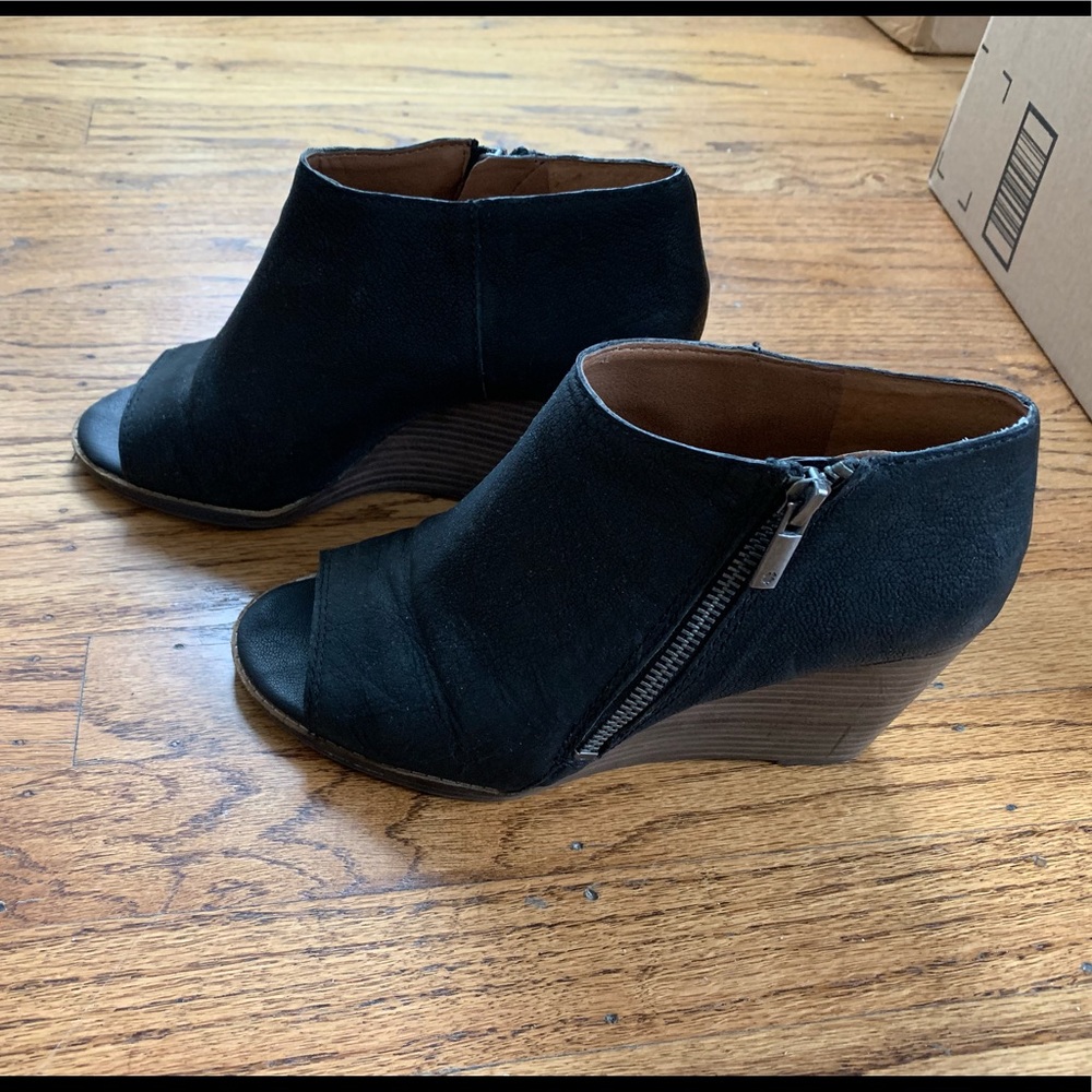 Lucky black Jaspah open for bootie